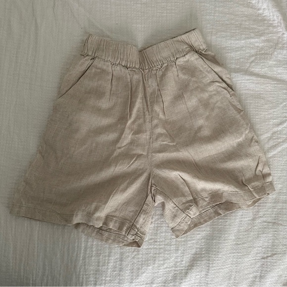 H&M Linen Shorts - Picture 2 of 4